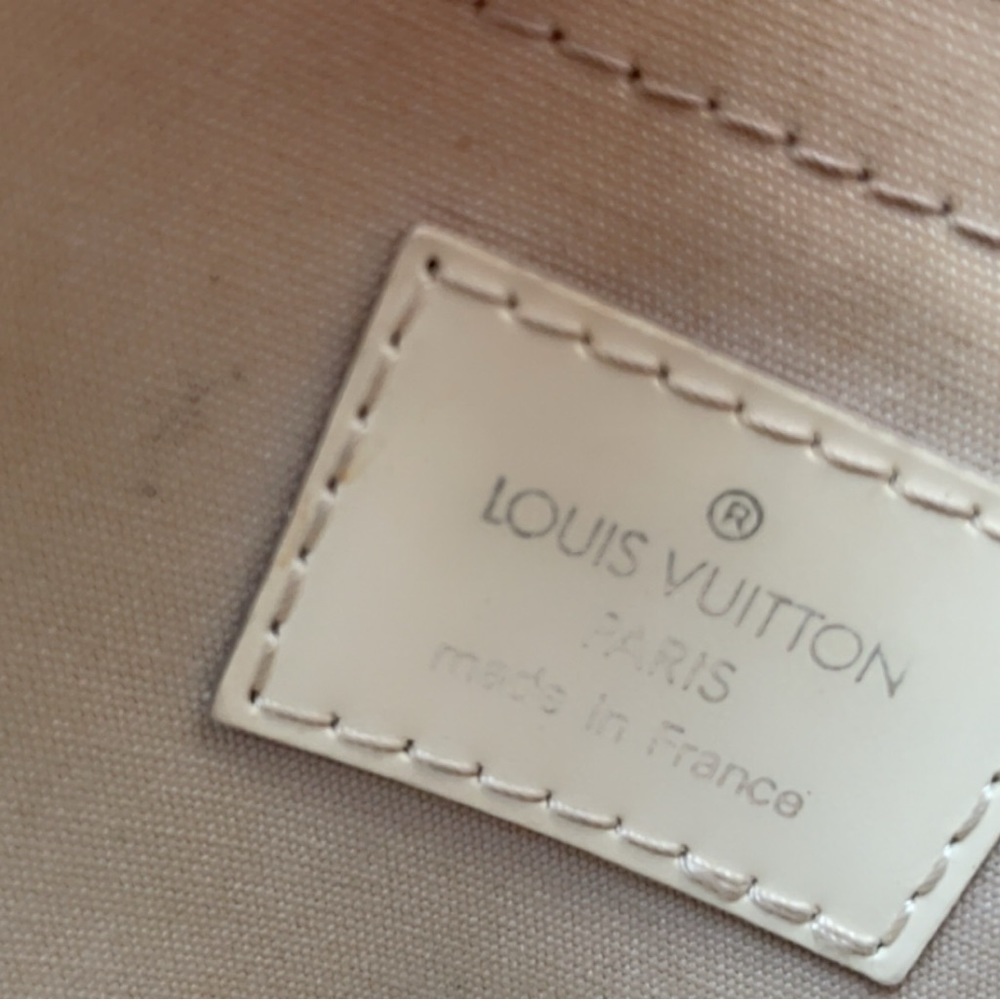 Louis Vuitton - Picture 8 of 10